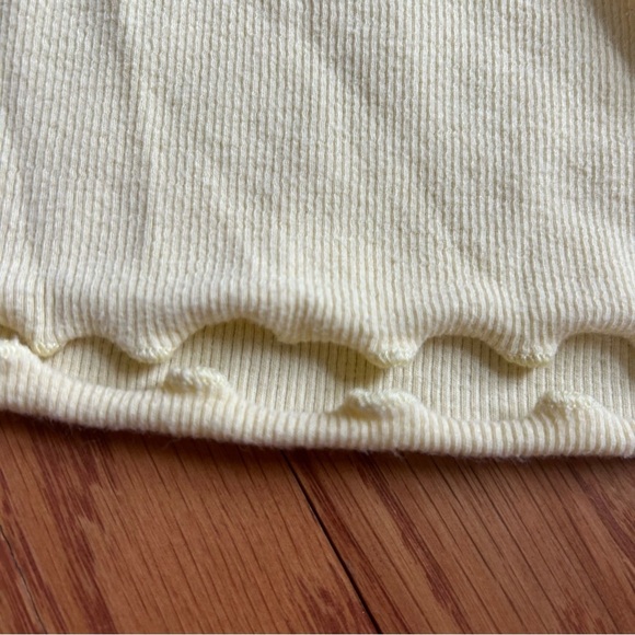 hollister womens xs Yellow T-Shirt crop Sunflower Embroidered ruffle new - Picture 6 of 7